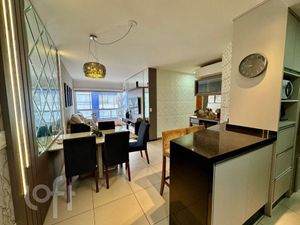 Image 7 - 881683