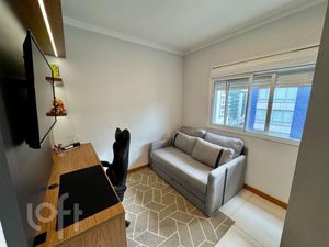 Image 11 - 881683