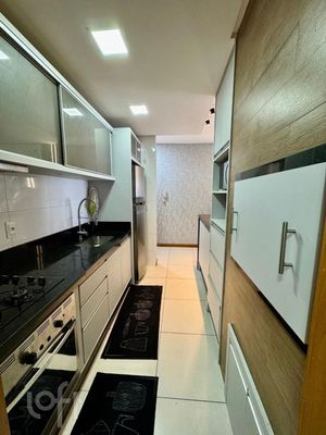 Image 9 - 881683
