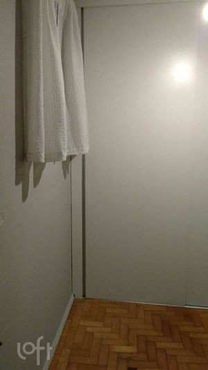 Image 1 - 881688