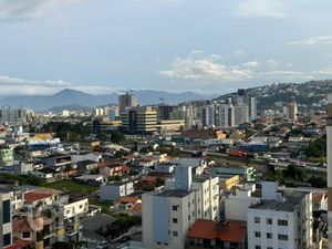 Image 11 - 881689