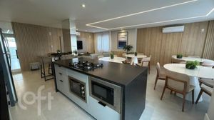 Image 13 - 881689