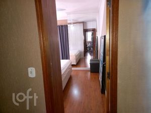Image 21 - 881692