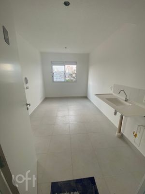 Image 12 - 881695