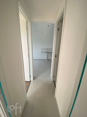 Image 10 - 881695