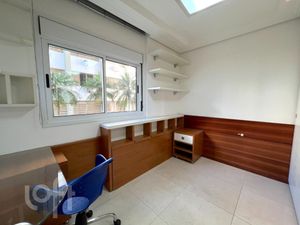 Image 12 - 881698