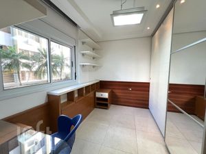 Image 22 - 881698