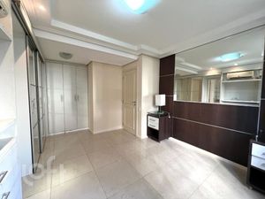 Image 15 - 881698