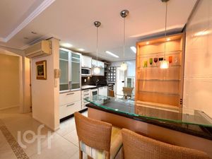 Image 9 - 881698