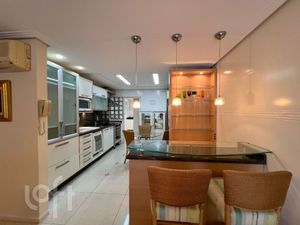 Image 11 - 881698