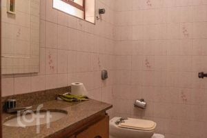 Image 17 - 881701