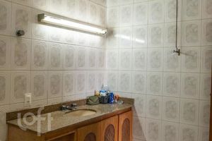 Image 15 - 881701