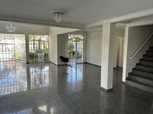 Image 11 - 881703