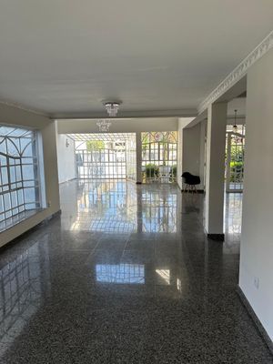 Image 8 - 881703