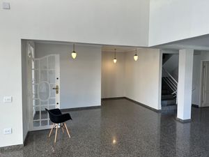 Image 15 - 881703