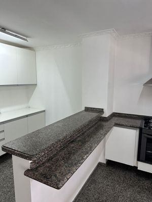 Image 19 - 881703