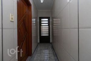 Image 10 - 881704