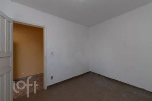 Image 3 - 881704