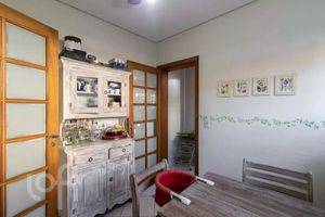 Image 4 - 881705