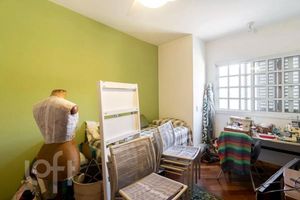 Image 33 - 881705