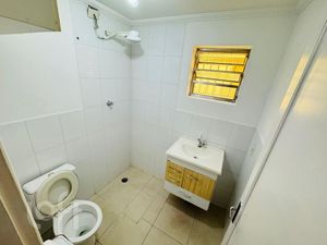 Image 8 - 881711