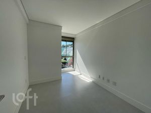 Image 22 - 881712