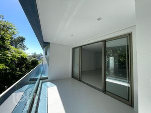 Image 8 - 881712