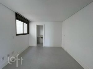 Image 11 - 881712