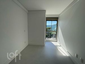 Image 15 - 881712