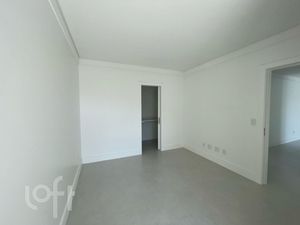 Image 21 - 881712