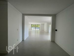 Image 23 - 881712