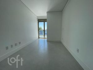 Image 13 - 881712