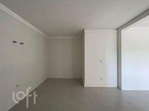 Image 32 - 881712