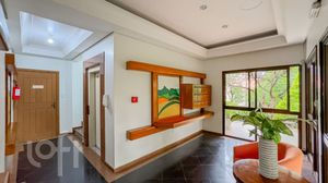 Image 37 - 881714