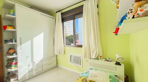 Image 15 - 881714