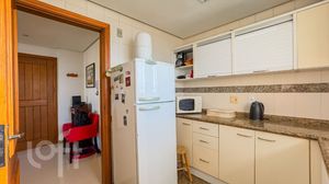 Image 28 - 881714