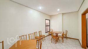 Image 40 - 881714