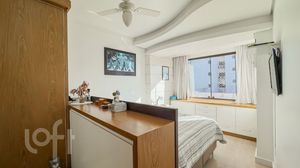 Image 16 - 881714