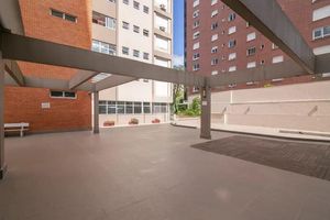 Image 9 - 881716