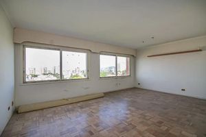 Image 10 - 881716