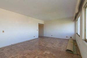 Image 7 - 881716