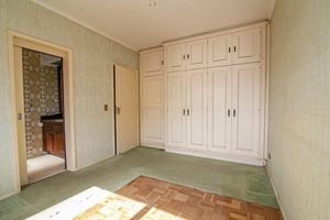 Image 12 - 881716
