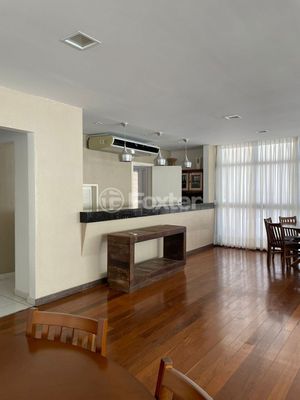 Image 20 - 881716
