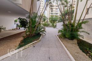 Image 52 - 881718