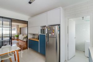 Image 37 - 881718