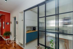 Image 32 - 881718
