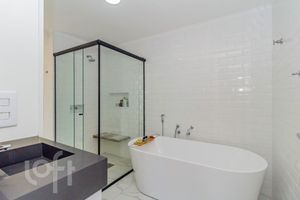 Image 19 - 881718