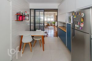 Image 38 - 881718