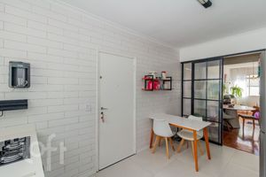 Image 39 - 881718