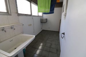 Image 4 - 881727